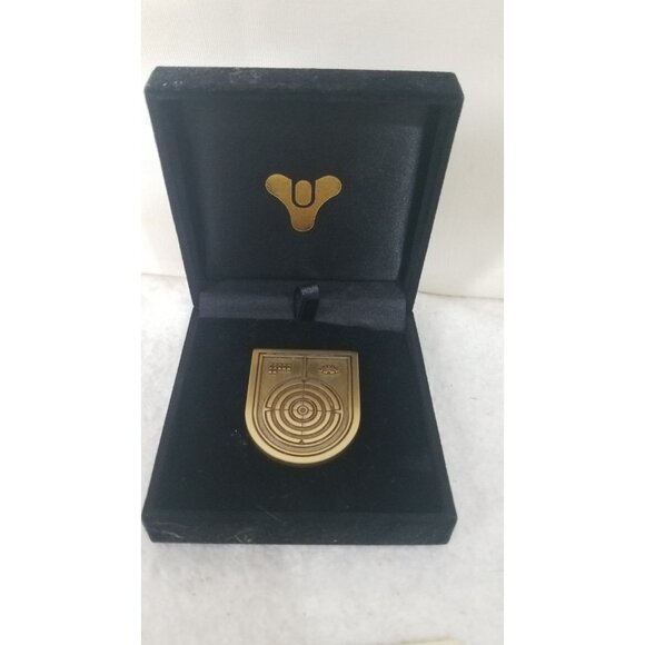 Destiny 2 Deadeye Seal Pin Bungie Rewards Medallion RARE RETIRED - Picture 4 of 4